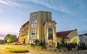 Готель Тустань